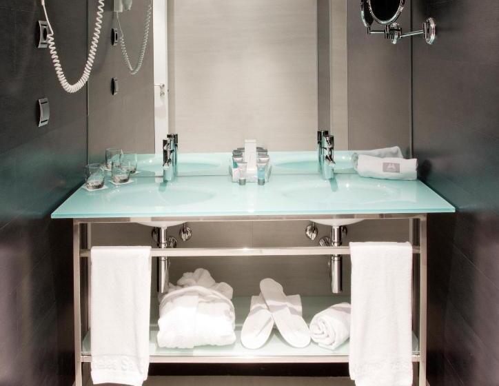 اتاق استاندارد سه نفره, Diagonal Plaza