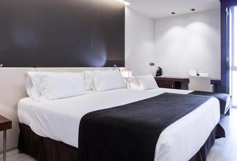 اتاق استاندارد سه نفره, Diagonal Plaza