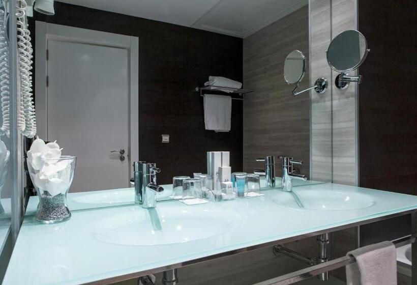 اتاق استاندارد چهار تخته, Diagonal Plaza