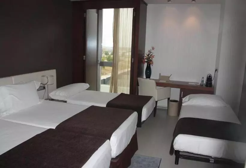 اتاق استاندارد چهار تخته, Diagonal Plaza