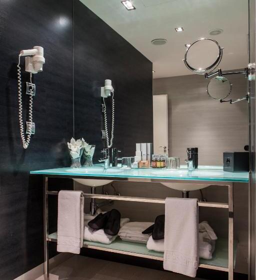 اتاق استاندارد چهار تخته, Diagonal Plaza