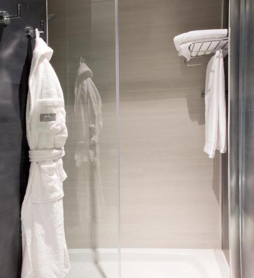 اتاق استاندارد چهار تخته, Diagonal Plaza