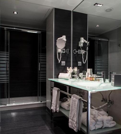 اتاق استاندارد چهار تخته, Diagonal Plaza