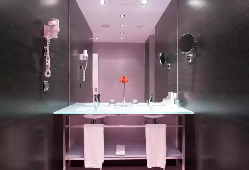 اتاق استاندارد چهار تخته, Diagonal Plaza
