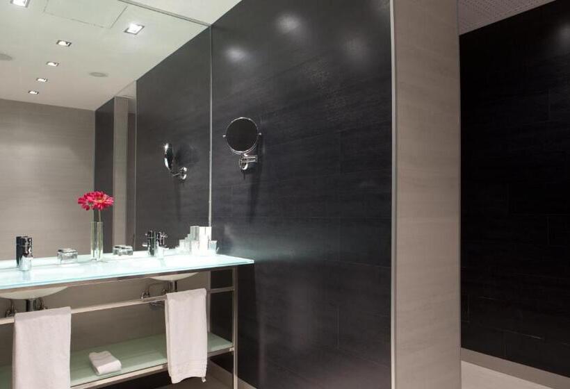 اتاق استاندارد چهار تخته, Diagonal Plaza