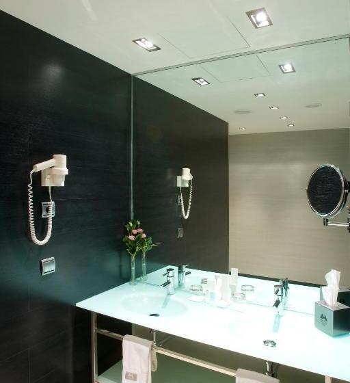 اتاق پنجتخته استاندارد, Diagonal Plaza