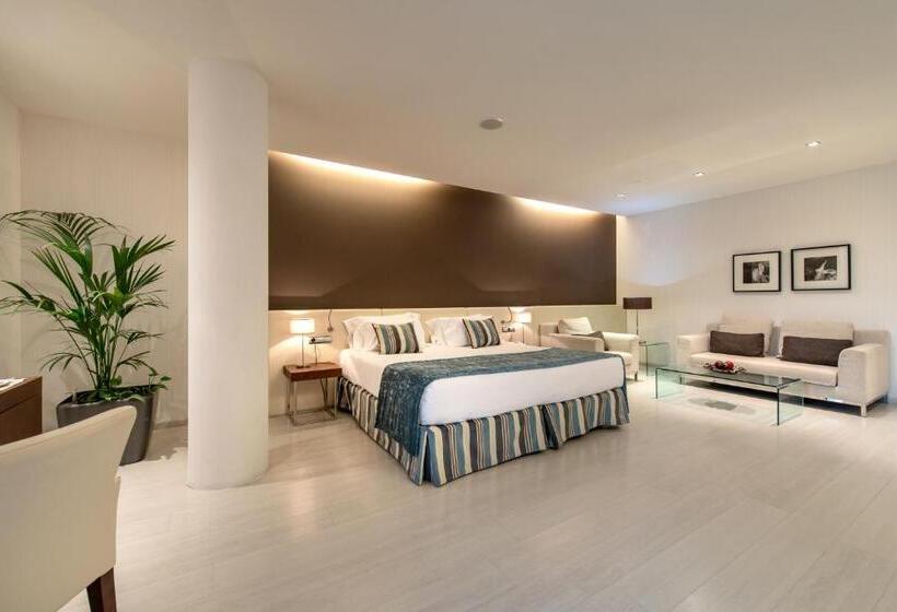 اتاق لوکس, Diagonal Plaza