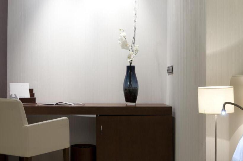 اتاق استاندارد, Diagonal Plaza