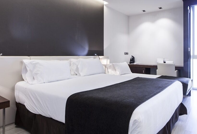 اتاق استاندارد سه نفره, Diagonal Plaza