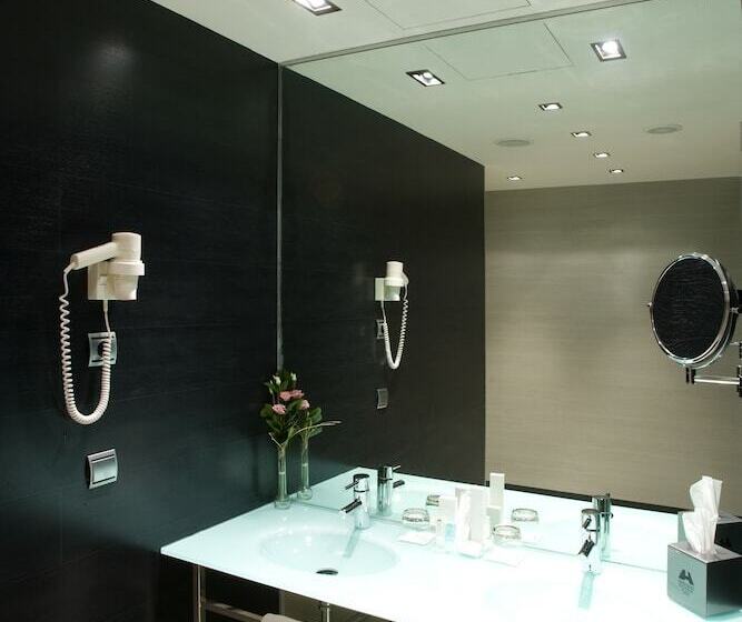 اتاق استاندارد سه نفره, Diagonal Plaza