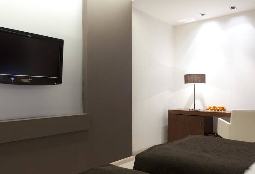 اتاق استاندارد سه نفره, Diagonal Plaza