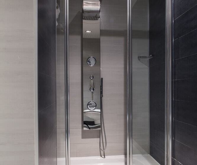 اتاق استاندارد, Diagonal Plaza