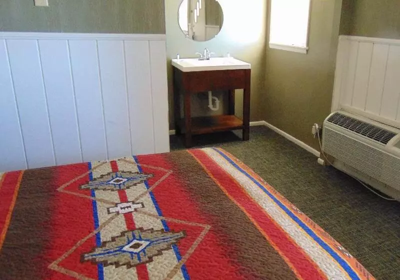 سوئیت اجرایی با تخت کینگ, Ellis Hotel, Atlanta, A Tribute Portfolio