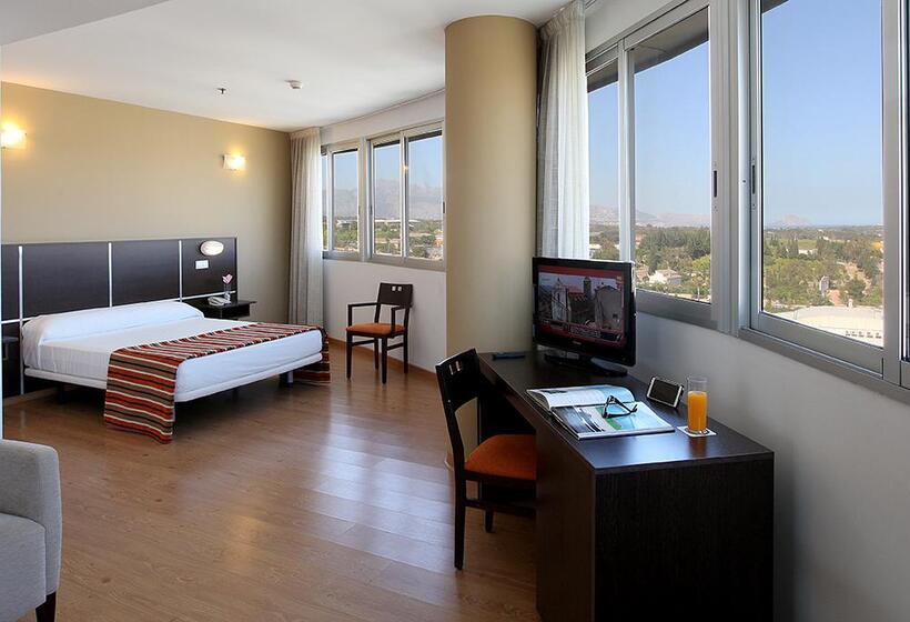 Полулюкс, La Estacion