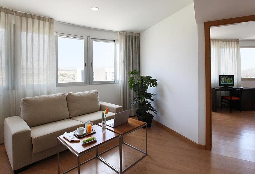 Полулюкс, La Estacion