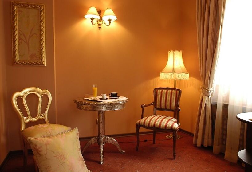 Perhehuone, Meglozenetz