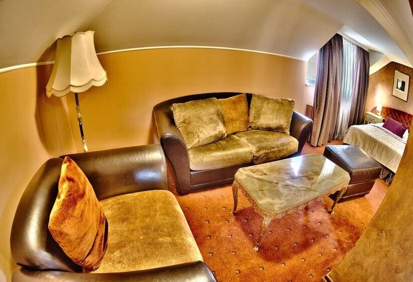 Juniorsviitti, Meglozenetz