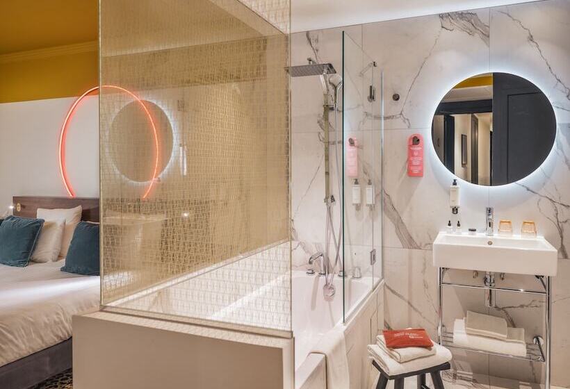 Номер Deluxe, Seven