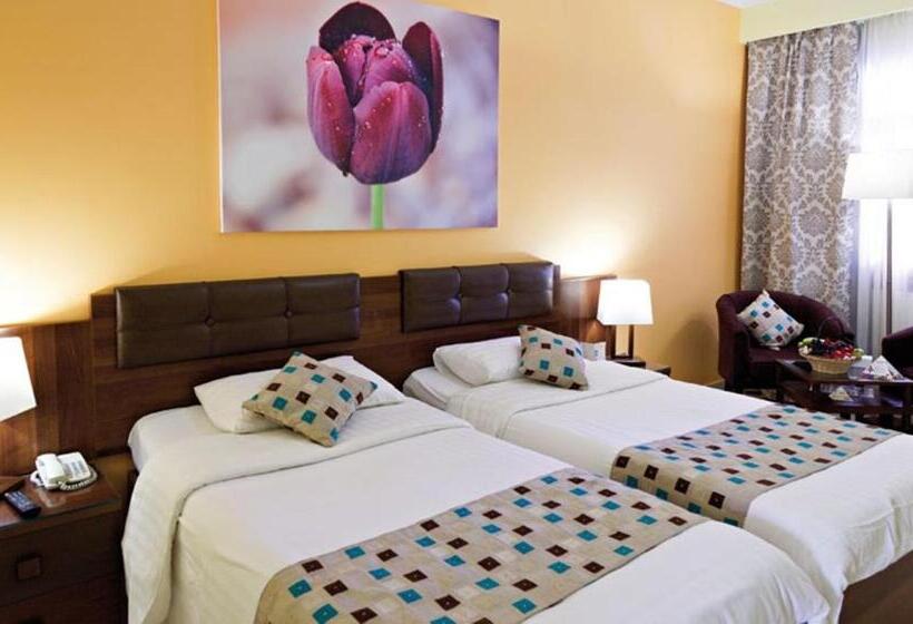 اتاق پریمیوم سه تخته, Three Corners Rihana Resort