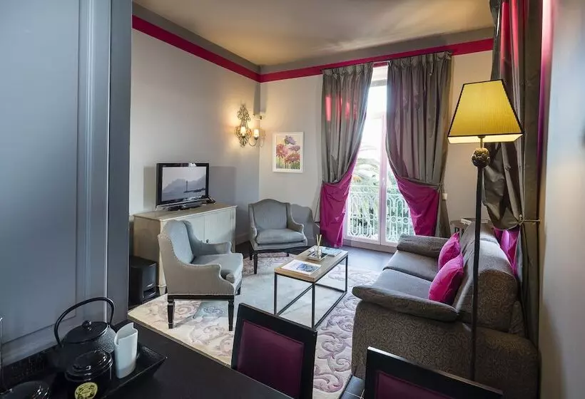 سوییت لوکس, Villa Garbo
