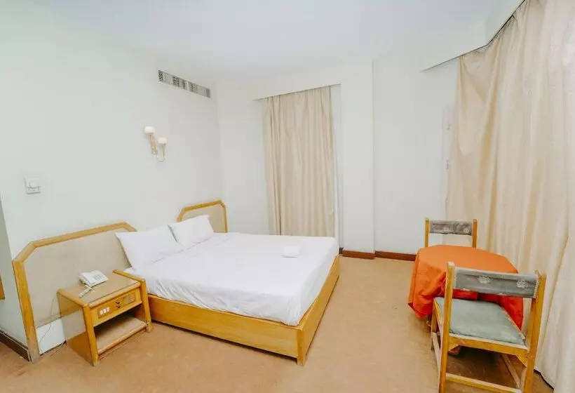 اتاق استاندارد یک نفره, Queens Valley Hotel, Restaurants, Bars And Spa Luxor