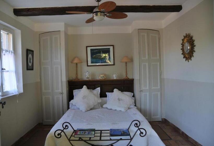 חדר קומפורט לשלושה, Bastide De L'avelan