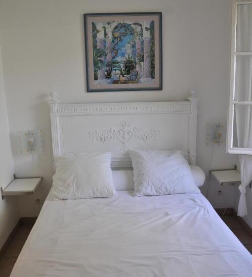 דירת חדר, Bastide De L'avelan