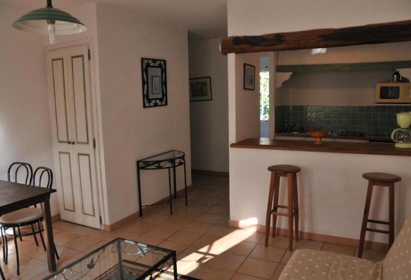 דירת חדר, Bastide De L'avelan