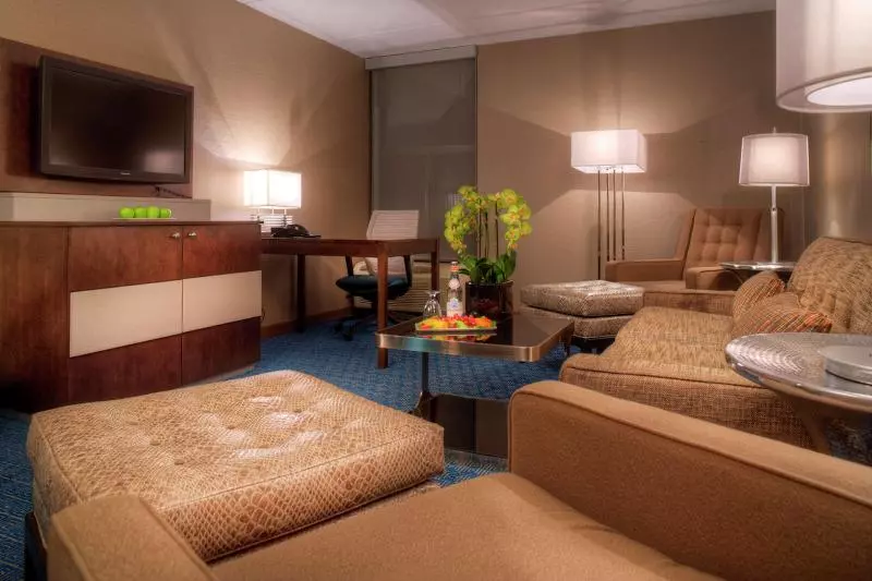 キングサイズベッドのスイートルーム, Doubletree By Hilton Roseville Minneapolis
