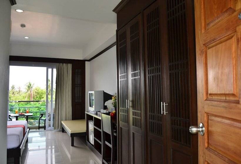 수피리어 룸, First Residence