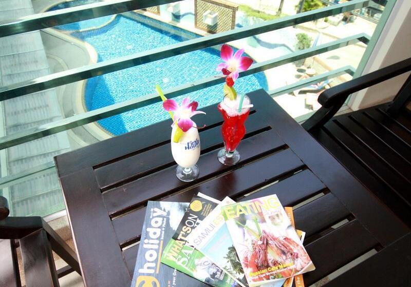 غرفة عائلية, First Residence