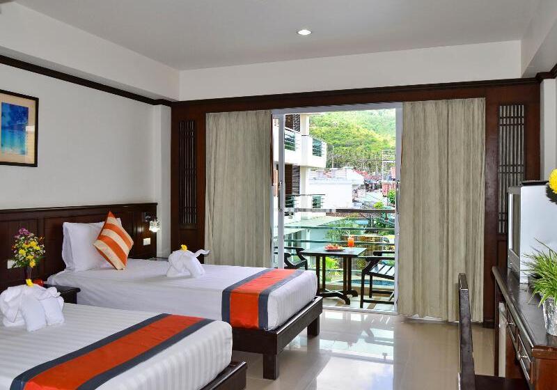 غرفة عائلية, First Residence