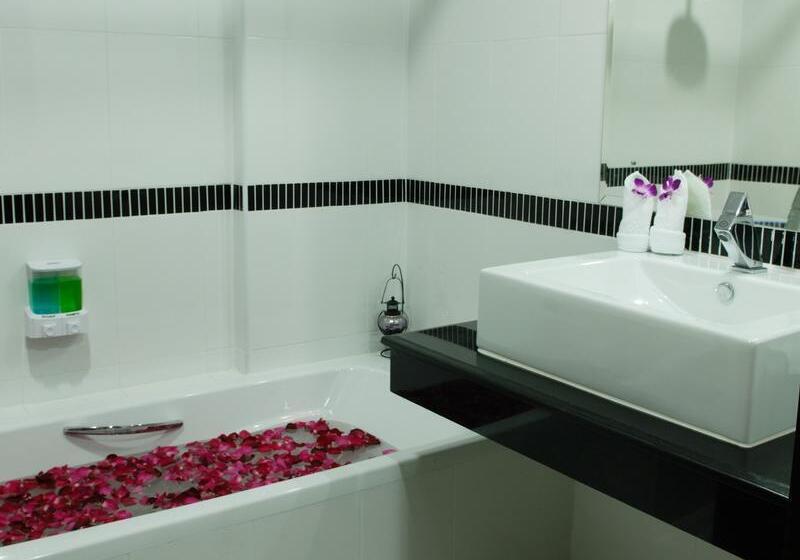 패밀리 룸, First Residence