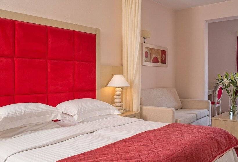 جناح جونيور, Grand Beach Mykonos