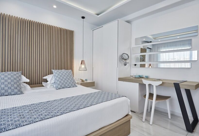 套房配有游泳池, Grand Beach Mykonos