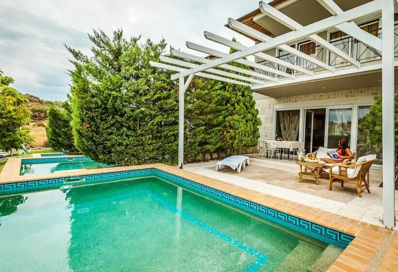 Villa 3 Makuuhuonetta Uima-allas, Olympic Kosma