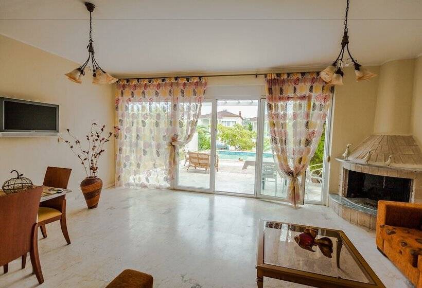 三卧室泳池别墅, Olympic Kosma