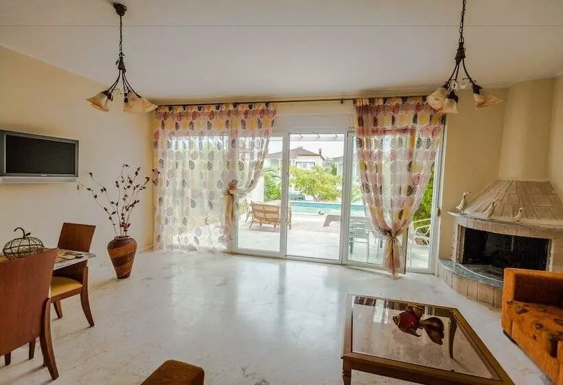 Villa 3 Makuuhuonetta Uima-allas, Olympic Kosma