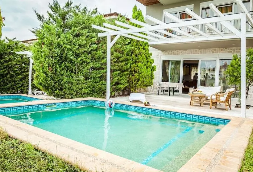 Villa 3 Makuuhuonetta Uima-allas, Olympic Kosma