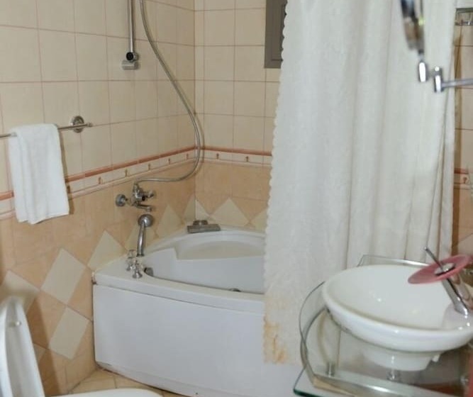 标准间, Plaza Athenee