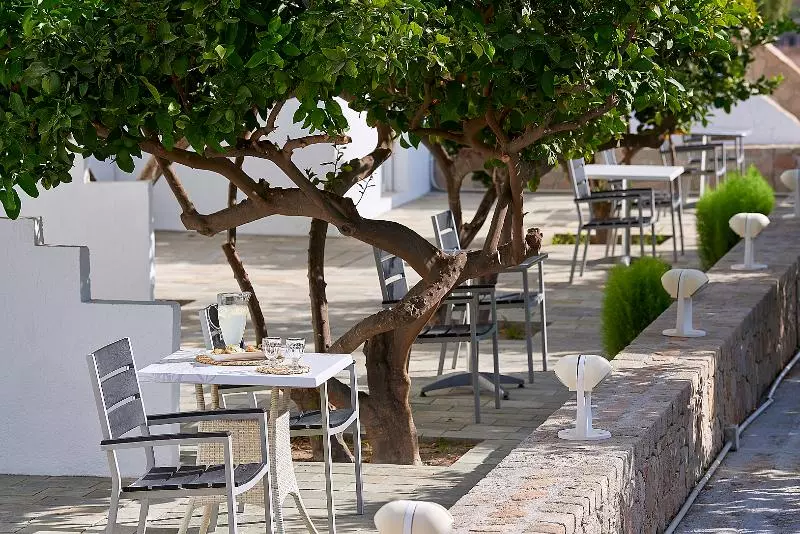 اتاق استاندارد سه تخته با چشم‌انداز باغ, Santa Maria Village Resort & Spa