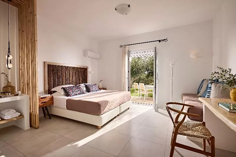 اتاق استاندارد سه تخته با چشم‌انداز باغ, Santa Maria Village Resort & Spa