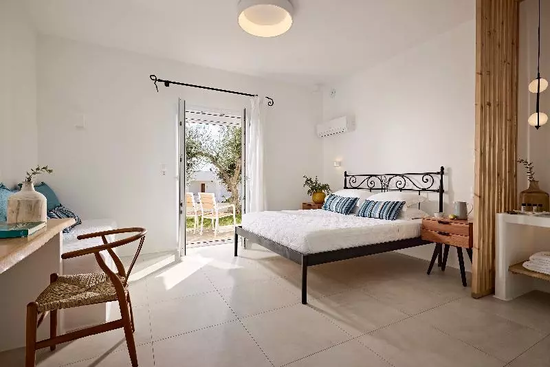 اتاق استاندارد سه تخته با چشم‌انداز باغ, Santa Maria Village Resort & Spa