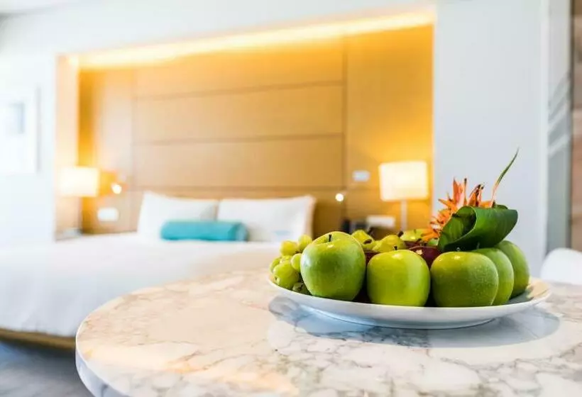 سوئیت جونیور با تخت بزرگ, Palacio Mundo Imperial Riviera Diamante Acapulco