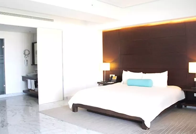 Club Room King Bed, Palacio Mundo Imperial Riviera Diamante Acapulco