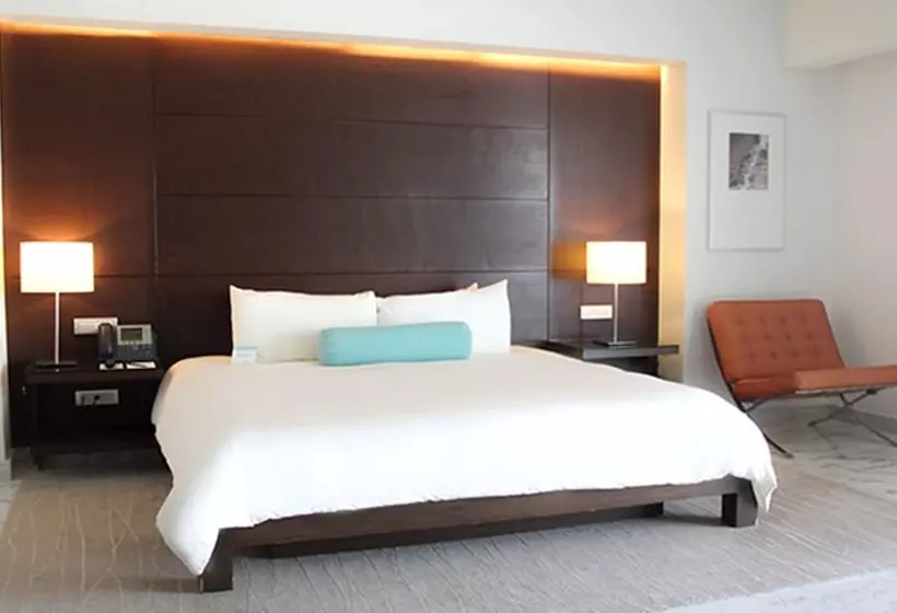 Club Room King Bed, Palacio Mundo Imperial Riviera Diamante Acapulco
