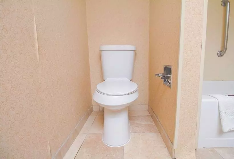 2ダブルベッドのスタンダードルーム, Tulsa Square Hotel Central, I-44 By OYO