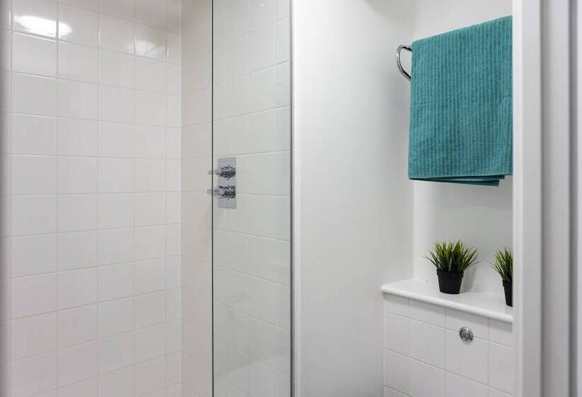 חדר סטנדרט, Albert Court