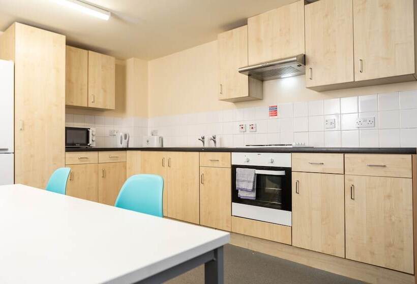 חדר סטנדרט, Albert Court