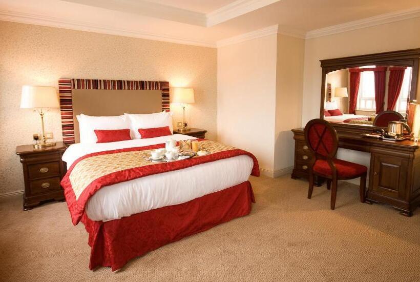 Номер Стандарт, Bracken Court